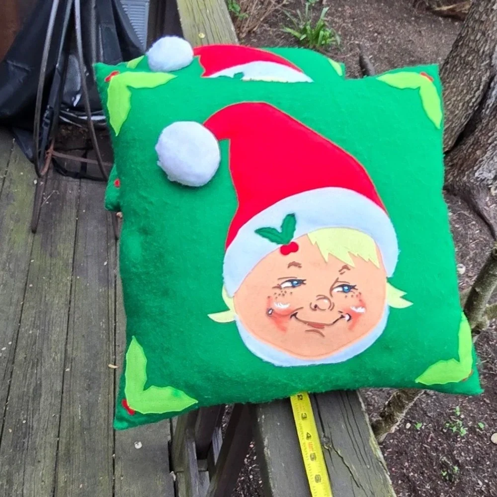 Vintage Annalee Christmas Elf Face Green Felt Throw‎ Pillows Set of 2 - 17.5